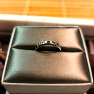 S18kt solid white gold diamond and emerald band